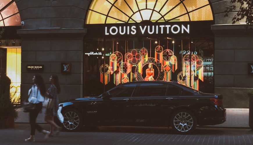 Photo Luxury vs Economy