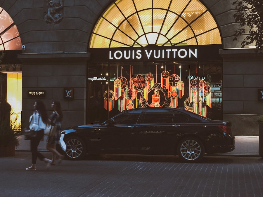 Photo Luxury vs Economy